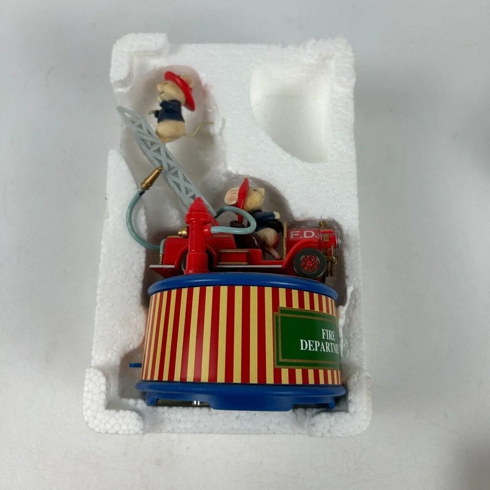 Enesco Mice On Fire Truck Fire Department To the Rescue Mini‎ Action Musical VTG